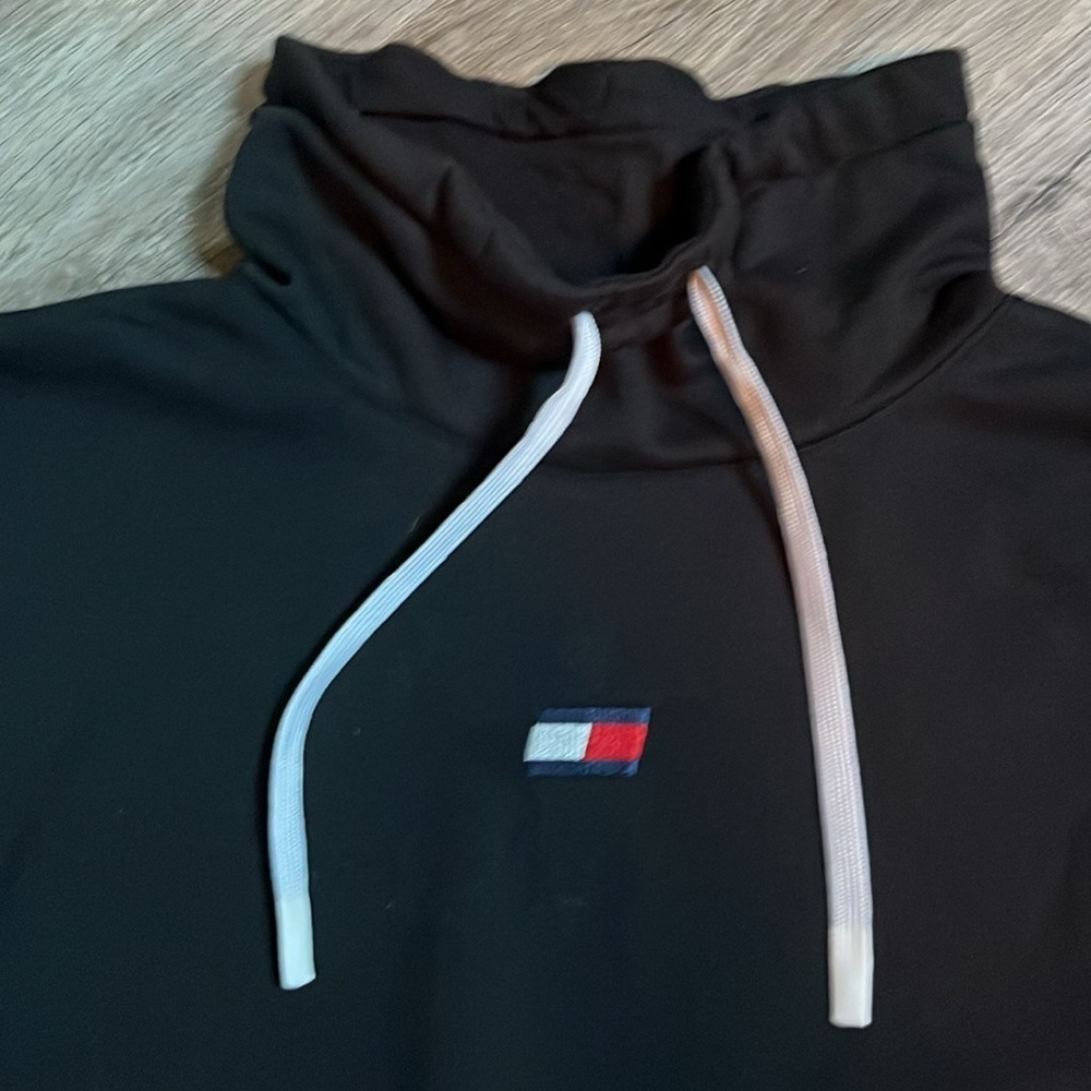 Tommy Hilfiger Sport turtleneck Cropped Sweatshirt MEDIUM Cotton Blend. EUC. - Picture 3 of 9